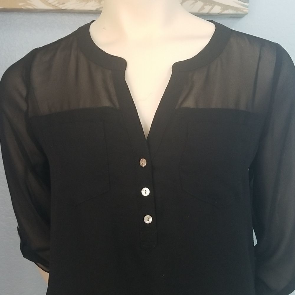 Express 3/4 tab sleeve top - Picture 2 of 12